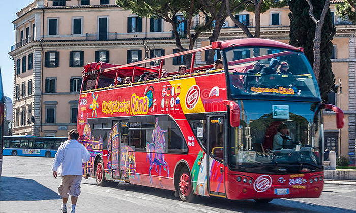 Рим. Туристический автобус